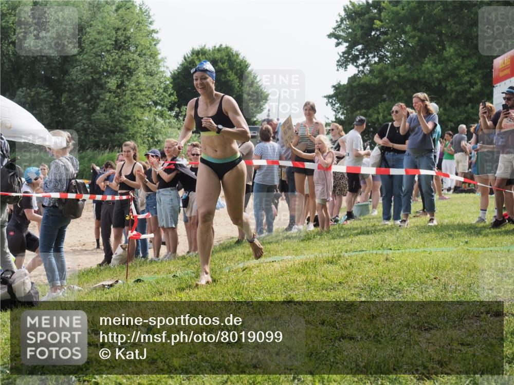 15.06.2025 - 27. Vierlanden-Triathlon KatJ http://msf.ph/oto/8019099 15.06.2025 10:18:27 Schwimmen 495, 535, 568, 586 meine-sportfotos.de