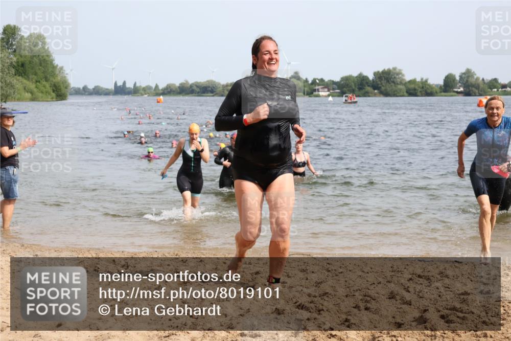 15.06.2025 - 27. Vierlanden-Triathlon Lena Gebhardt http://msf.ph/oto/8019101 15.06.2025 10:16:58 Schwimmen 471, 479, 484, 501, 510, 551, 566, 567, 595, 602, 610 meine-sportfotos.de