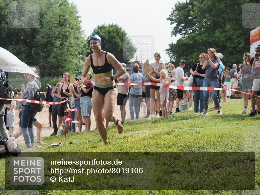 15.06.2025 - 27. Vierlanden-Triathlon KatJ http://msf.ph/oto/8019106 15.06.2025 10:18:27 Schwimmen 495, 535, 568, 586 meine-sportfotos.de