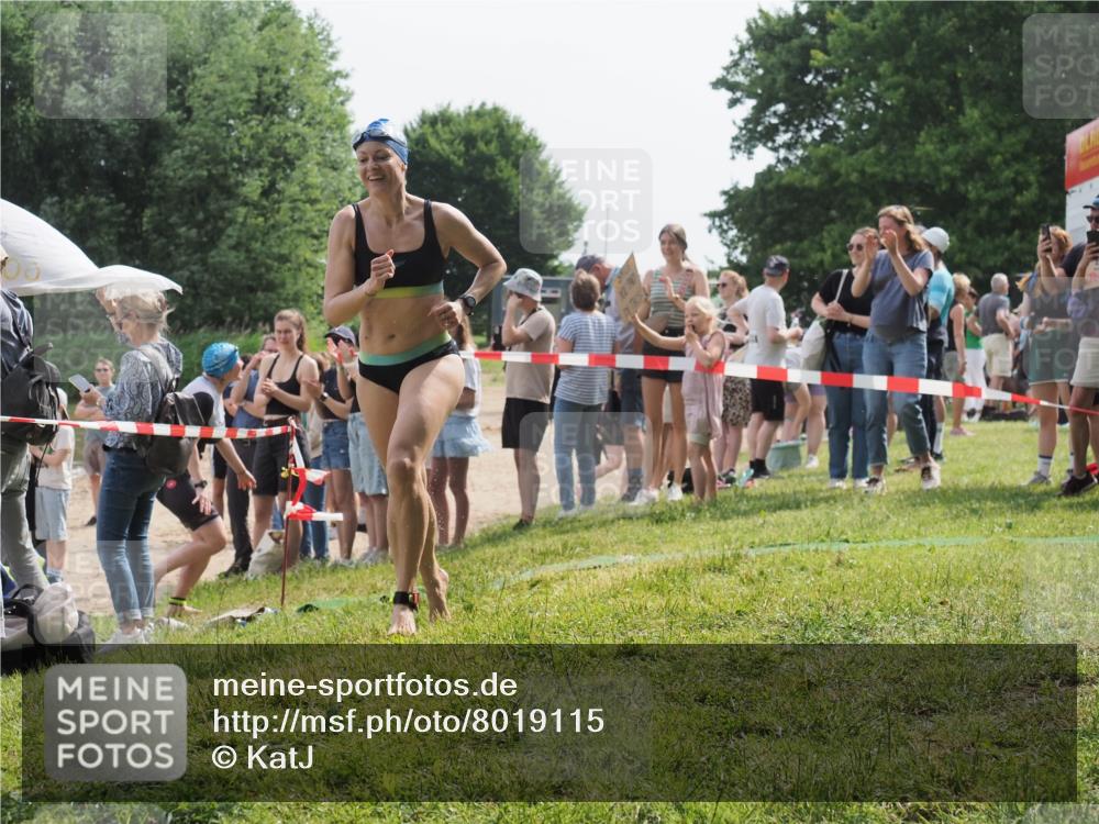 15.06.2025 - 27. Vierlanden-Triathlon KatJ http://msf.ph/oto/8019115 15.06.2025 10:18:27 Schwimmen 495, 535, 568, 586 meine-sportfotos.de