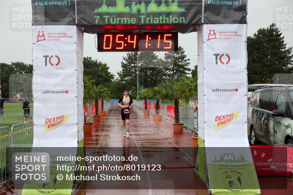 15.06.2025 - 7 Türme Triathlon Michael Strokosch http://msf.ph/oto/8019123 15.06.2025 15:41:15 Ziel 303 meine-sportfotos.de