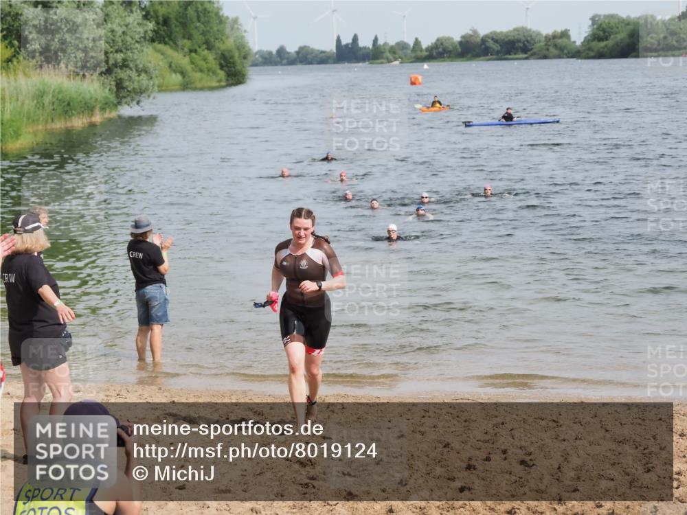 21.06.2025 - 27. Vierlanden-Triathlon MichiJ http://msf.ph/oto/8019124 15.06.2026 10:19:17 Schwimmen 474, 543, 558 meine-sportfotos.de