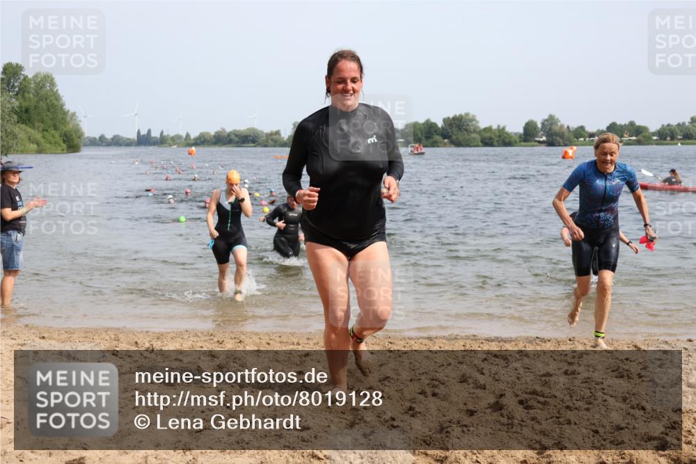 15.06.2025 - 27. Vierlanden-Triathlon Lena Gebhardt http://msf.ph/oto/8019128 15.06.2025 10:16:58 Schwimmen 471, 479, 484, 501, 510, 551, 566, 567, 595, 602, 610 meine-sportfotos.de
