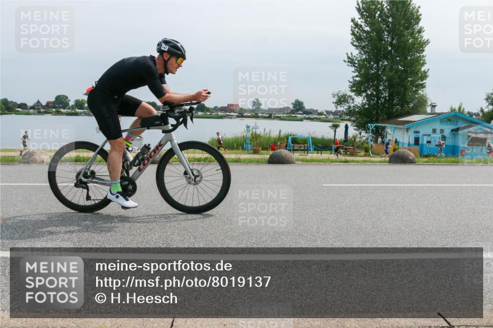 15.06.2025 - 27. Vierlanden-Triathlon H.Heesch http://msf.ph/oto/8019137 15.06.2025 11:15:46 Radfahren 147, 531, 670, 729 meine-sportfotos.de