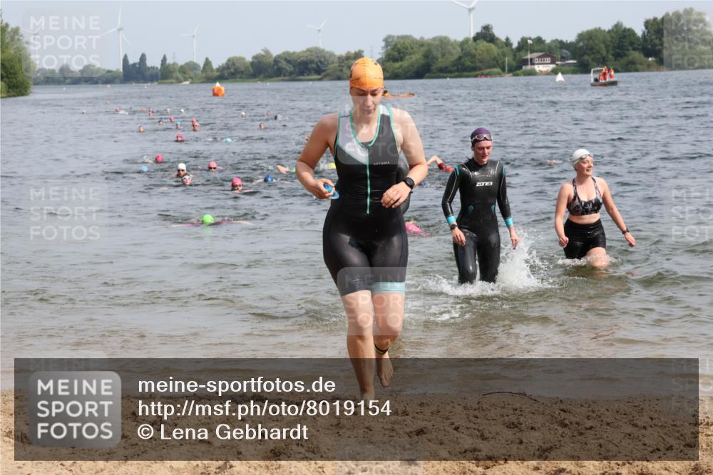 15.06.2025 - 27. Vierlanden-Triathlon Lena Gebhardt http://msf.ph/oto/8019154 15.06.2025 10:17:01 Schwimmen 471, 479, 484, 510, 551, 556, 566, 567, 595, 602, 610 meine-sportfotos.de