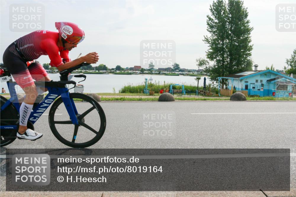 15.06.2025 - 27. Vierlanden-Triathlon H.Heesch http://msf.ph/oto/8019164 15.06.2025 09:37:12 Radfahren 158 meine-sportfotos.de
