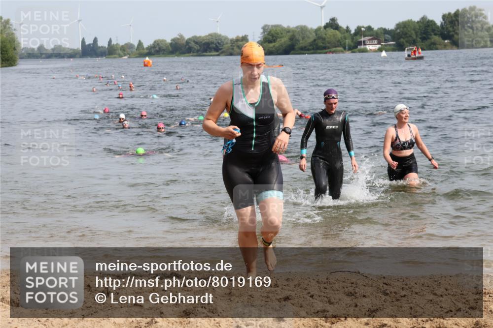 15.06.2025 - 27. Vierlanden-Triathlon Lena Gebhardt http://msf.ph/oto/8019169 15.06.2025 10:17:01 Schwimmen 471, 479, 484, 510, 551, 556, 566, 567, 595, 602, 610 meine-sportfotos.de
