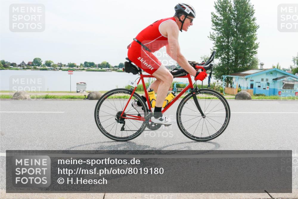 15.06.2025 - 27. Vierlanden-Triathlon H.Heesch http://msf.ph/oto/8019180 15.06.2025 10:22:10 Radfahren 16, 48, 417, 565, 592 meine-sportfotos.de