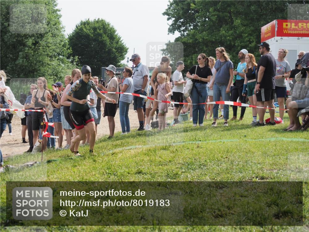 15.06.2025 - 27. Vierlanden-Triathlon KatJ http://msf.ph/oto/8019183 15.06.2025 10:18:34 Schwimmen 495, 533, 535, 621, 628 meine-sportfotos.de
