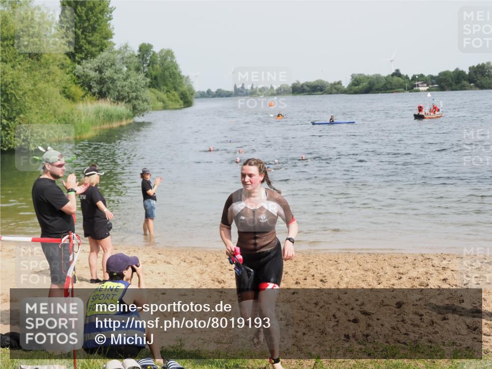21.06.2025 - 27. Vierlanden-Triathlon MichiJ http://msf.ph/oto/8019193 15.06.2026 10:19:20 Schwimmen 474, 558 meine-sportfotos.de