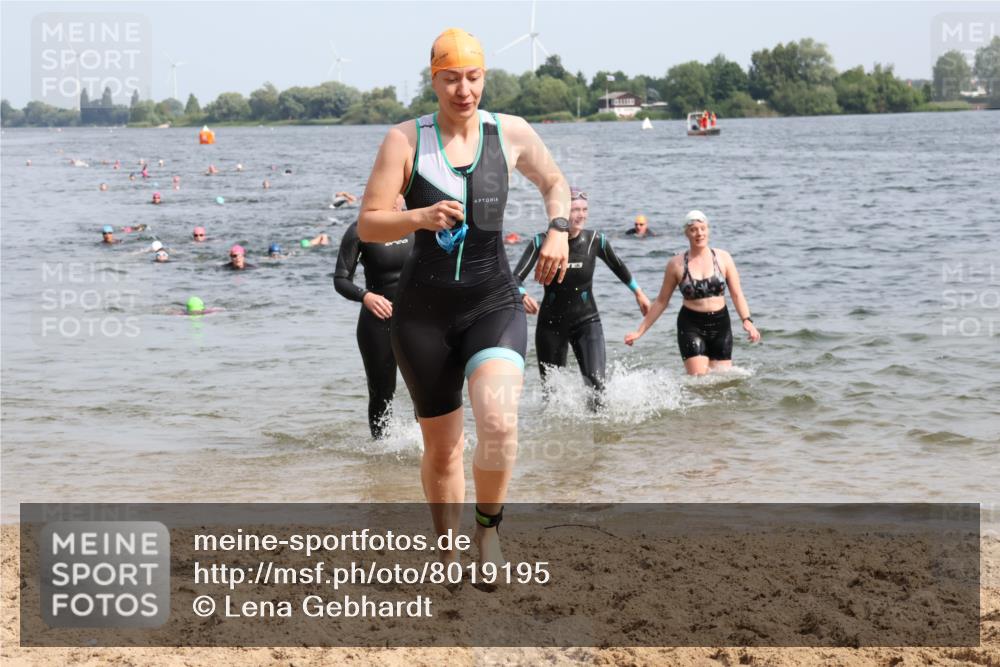 15.06.2025 - 27. Vierlanden-Triathlon Lena Gebhardt http://msf.ph/oto/8019195 15.06.2025 10:17:02 Schwimmen 471, 479, 484, 510, 551, 556, 566, 567, 595, 602, 610 meine-sportfotos.de