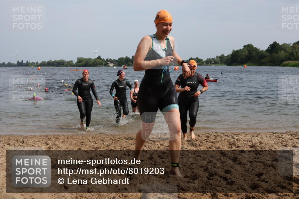 15.06.2025 - 27. Vierlanden-Triathlon Lena Gebhardt http://msf.ph/oto/8019203 15.06.2025 10:17:03 Schwimmen 471, 479, 484, 510, 551, 556, 566, 567, 602, 610 meine-sportfotos.de