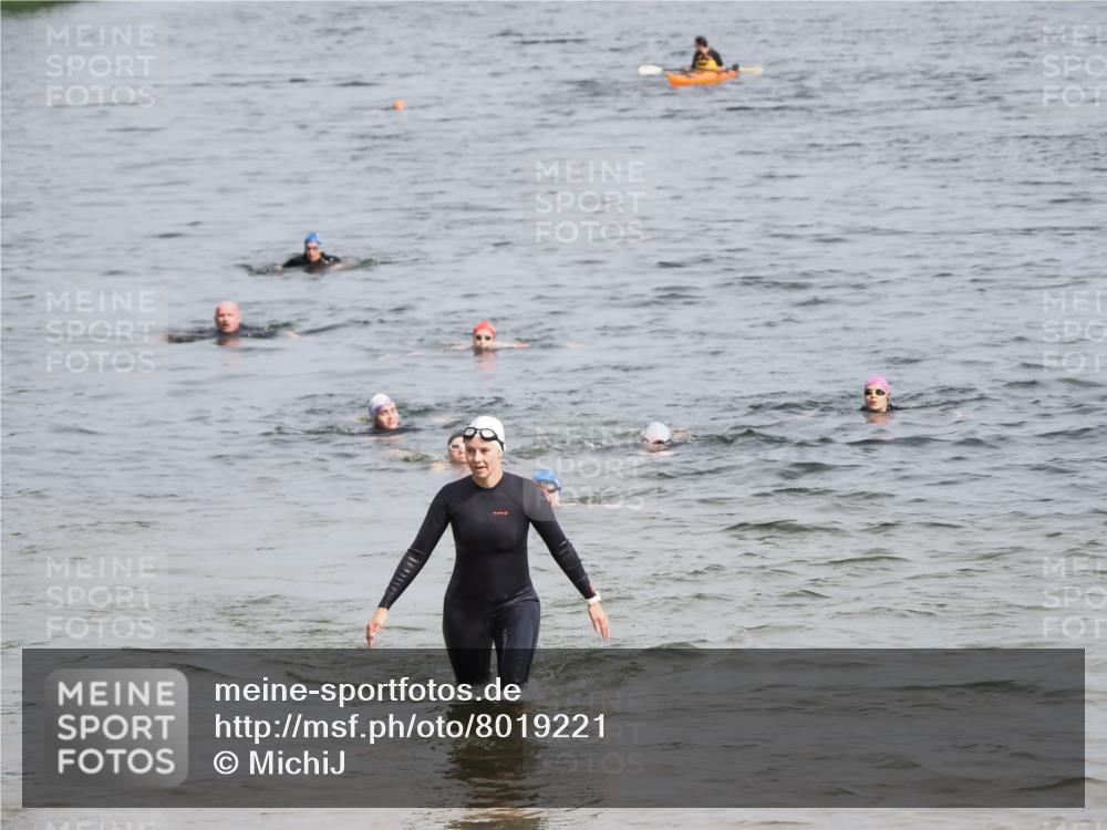 21.06.2025 - 27. Vierlanden-Triathlon MichiJ http://msf.ph/oto/8019221 15.06.2026 10:19:29 Schwimmen  meine-sportfotos.de