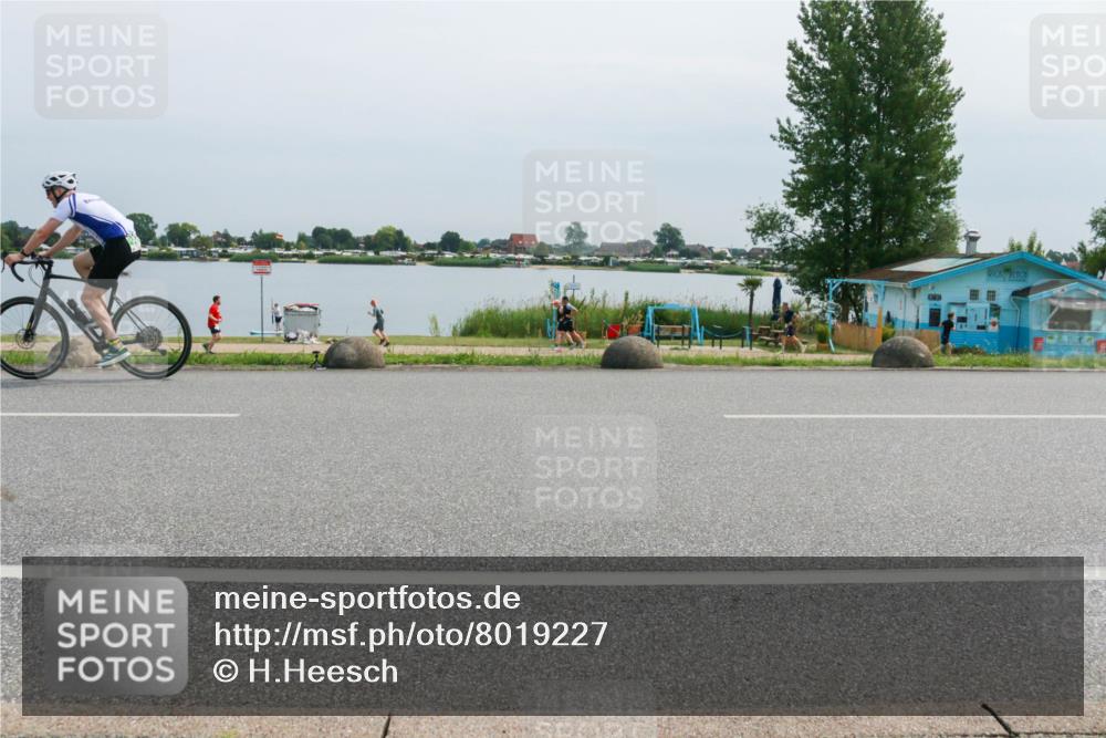 15.06.2025 - 27. Vierlanden-Triathlon H.Heesch http://msf.ph/oto/8019227 15.06.2025 11:15:54 Radfahren 766, 779, 820 meine-sportfotos.de