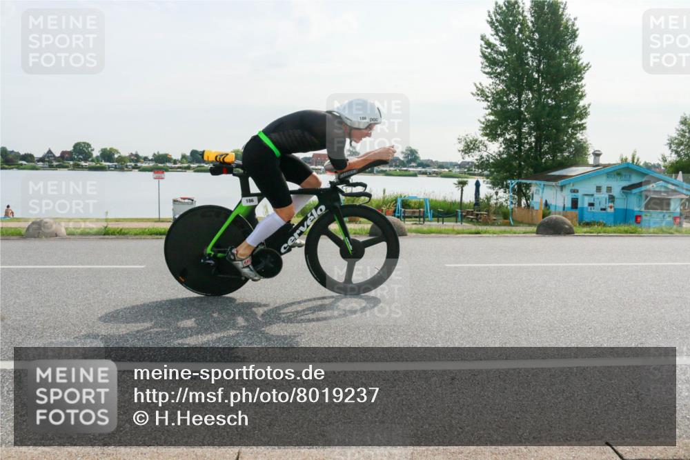 15.06.2025 - 27. Vierlanden-Triathlon H.Heesch http://msf.ph/oto/8019237 15.06.2025 09:37:27 Radfahren 46, 70, 186, 196 meine-sportfotos.de