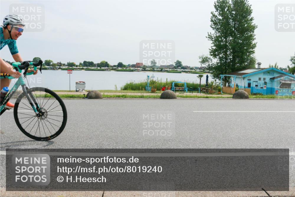 15.06.2025 - 27. Vierlanden-Triathlon H.Heesch http://msf.ph/oto/8019240 15.06.2025 10:22:18 Radfahren 39, 54, 73, 82, 113, 149, 207, 466, 612, 618 meine-sportfotos.de