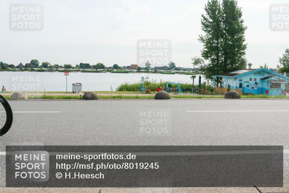 15.06.2025 - 27. Vierlanden-Triathlon H.Heesch http://msf.ph/oto/8019245 15.06.2025 09:37:28 Radfahren 46, 70, 186, 196 meine-sportfotos.de