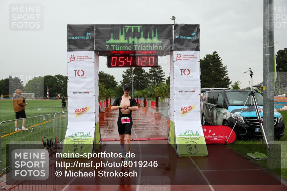 15.06.2025 - 7 Türme Triathlon Michael Strokosch http://msf.ph/oto/8019246 15.06.2025 15:41:19 Ziel 303 meine-sportfotos.de