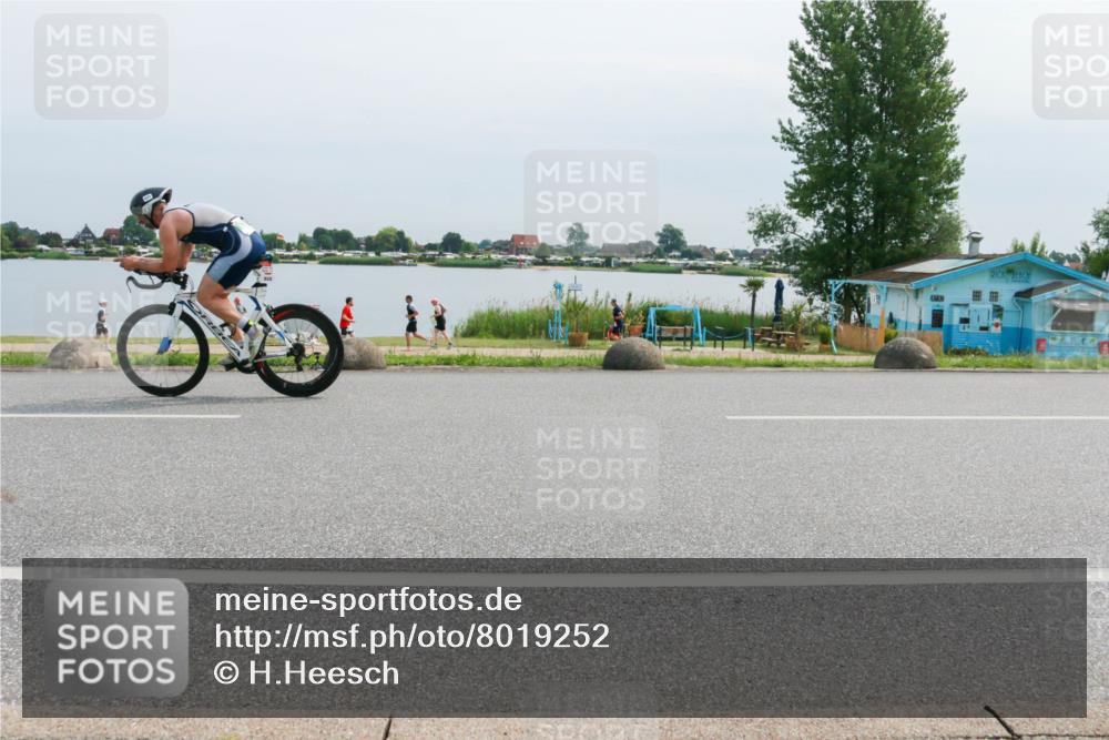 15.06.2025 - 27. Vierlanden-Triathlon H.Heesch http://msf.ph/oto/8019252 15.06.2025 11:15:55 Radfahren 766, 779, 820 meine-sportfotos.de