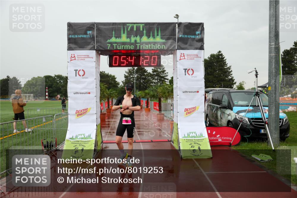 15.06.2025 - 7 Türme Triathlon Michael Strokosch http://msf.ph/oto/8019253 15.06.2025 15:41:20 Ziel 303 meine-sportfotos.de
