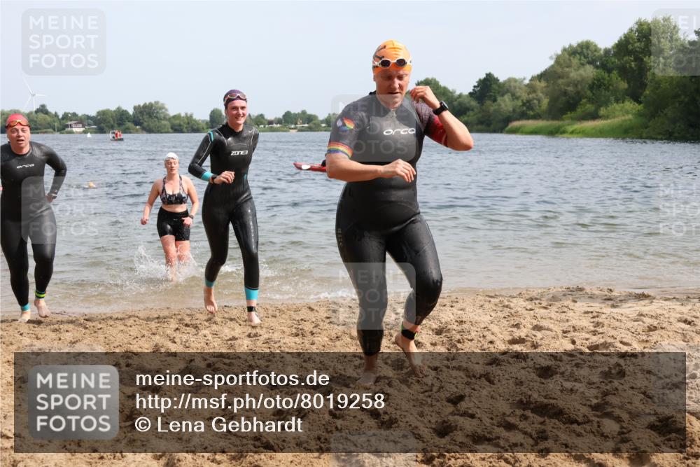 15.06.2025 - 27. Vierlanden-Triathlon Lena Gebhardt http://msf.ph/oto/8019258 15.06.2025 10:17:05 Schwimmen 471, 479, 484, 510, 556, 566, 567, 575, 602, 610 meine-sportfotos.de