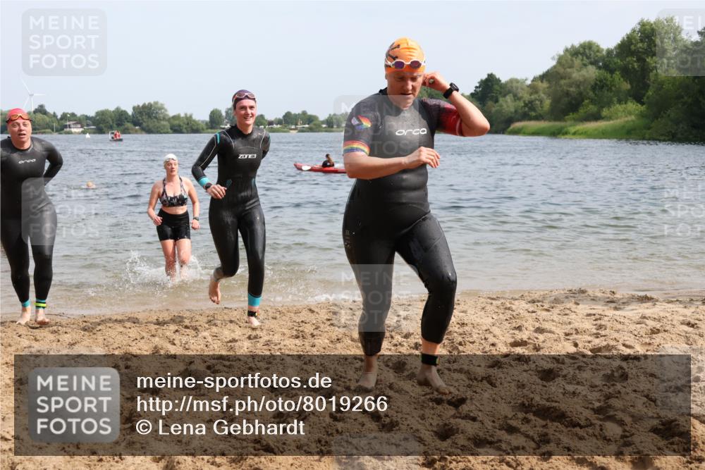 15.06.2025 - 27. Vierlanden-Triathlon Lena Gebhardt http://msf.ph/oto/8019266 15.06.2025 10:17:05 Schwimmen 471, 479, 484, 510, 556, 566, 567, 575, 602, 610 meine-sportfotos.de