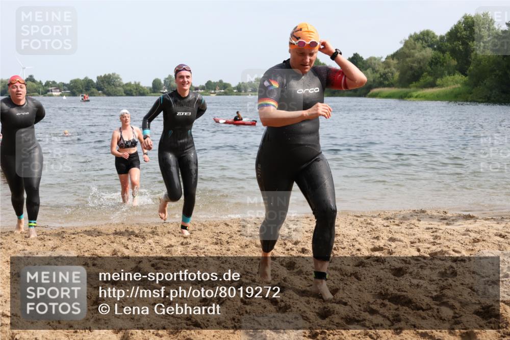 15.06.2025 - 27. Vierlanden-Triathlon Lena Gebhardt http://msf.ph/oto/8019272 15.06.2025 10:17:05 Schwimmen 471, 479, 484, 510, 556, 566, 567, 575, 602, 610 meine-sportfotos.de