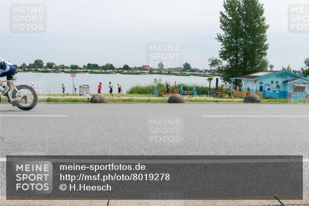 15.06.2025 - 27. Vierlanden-Triathlon H.Heesch http://msf.ph/oto/8019278 15.06.2025 11:15:56 Radfahren 766, 820 meine-sportfotos.de