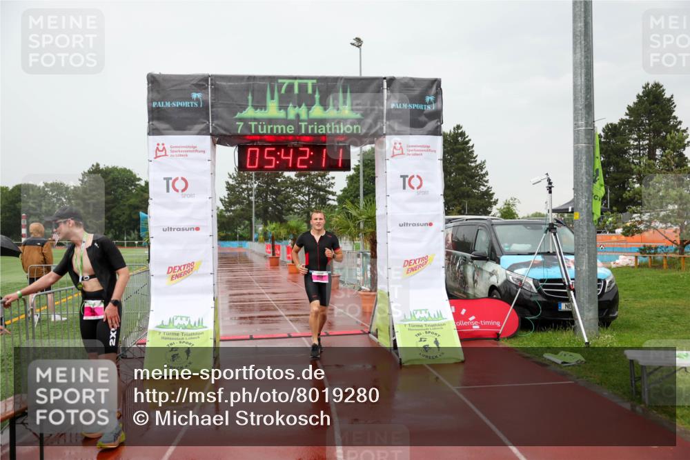 15.06.2025 - 7 Türme Triathlon Michael Strokosch http://msf.ph/oto/8019280 15.06.2025 15:42:11 Ziel 208 meine-sportfotos.de