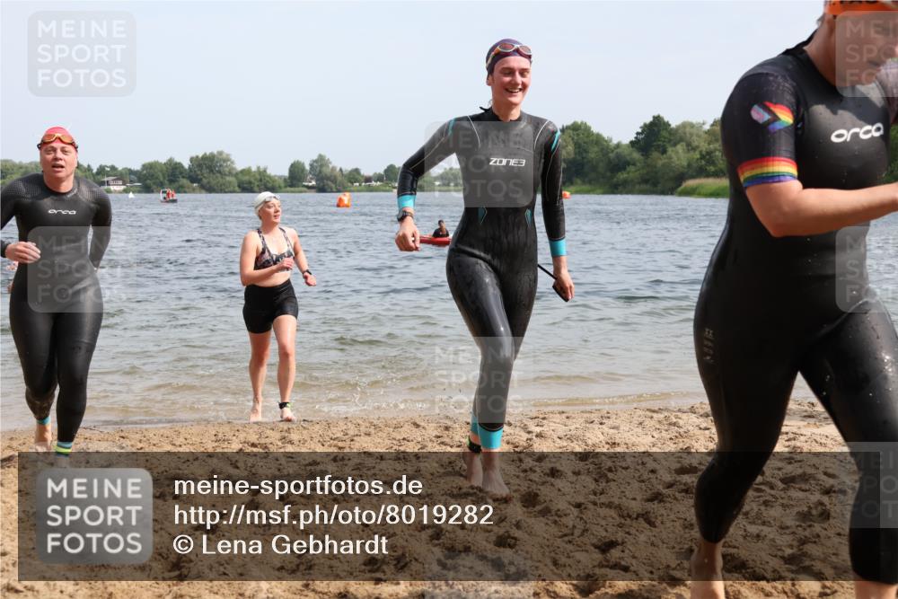15.06.2025 - 27. Vierlanden-Triathlon Lena Gebhardt http://msf.ph/oto/8019282 15.06.2025 10:17:06 Schwimmen 471, 479, 484, 510, 556, 566, 567, 575, 602, 610 meine-sportfotos.de