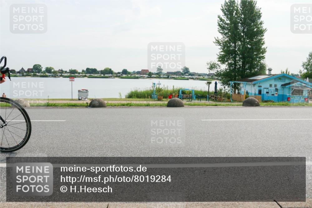 15.06.2025 - 27. Vierlanden-Triathlon H.Heesch http://msf.ph/oto/8019284 15.06.2025 09:37:33 Radfahren 16, 25, 133, 207 meine-sportfotos.de