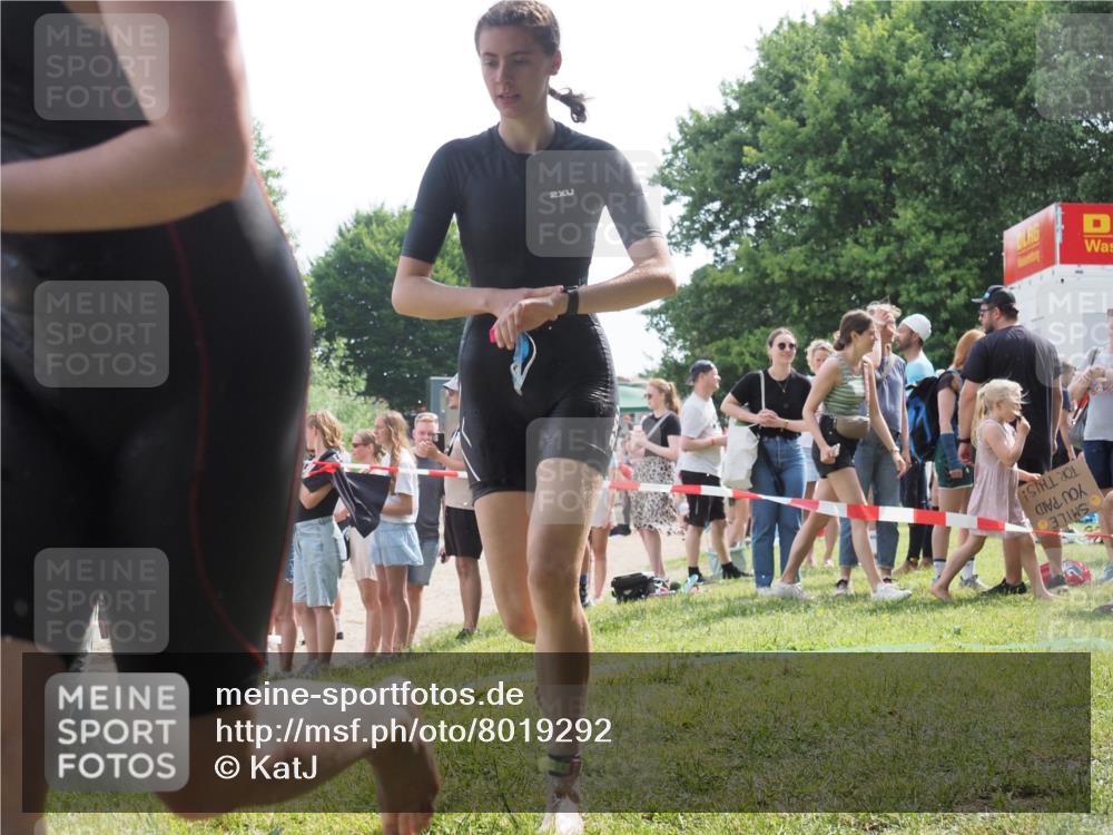 15.06.2025 - 27. Vierlanden-Triathlon KatJ http://msf.ph/oto/8019292 15.06.2025 10:18:37 Schwimmen 495, 533, 621, 628 meine-sportfotos.de
