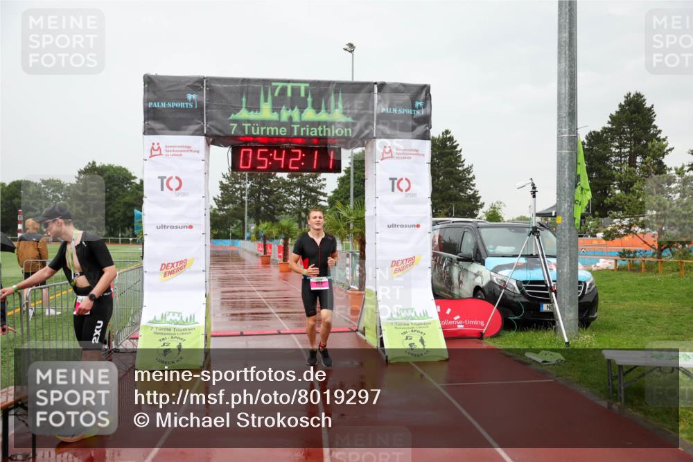 15.06.2025 - 7 Türme Triathlon Michael Strokosch http://msf.ph/oto/8019297 15.06.2025 15:42:11 Ziel 208 meine-sportfotos.de