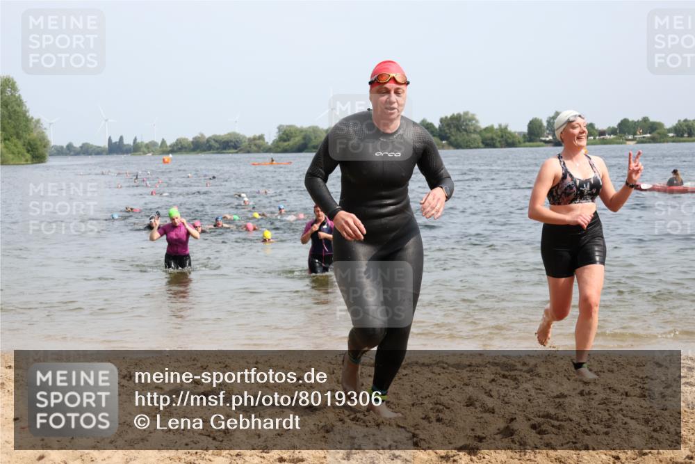 15.06.2025 - 27. Vierlanden-Triathlon Lena Gebhardt http://msf.ph/oto/8019306 15.06.2025 10:17:07 Schwimmen 471, 479, 510, 556, 567, 575, 581, 602, 610 meine-sportfotos.de