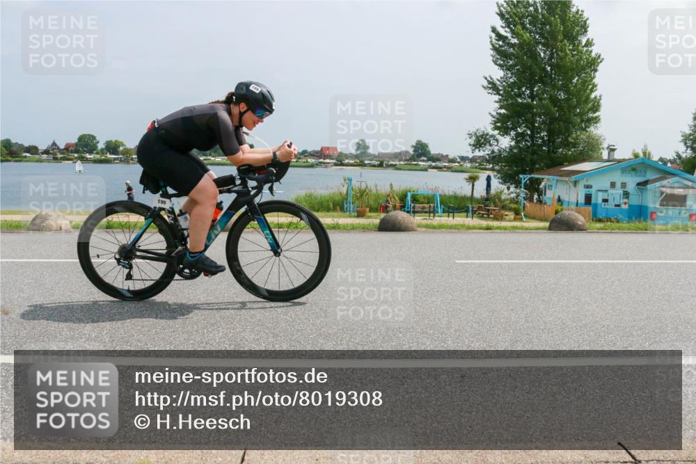 21.06.2025 - 27. Vierlanden-Triathlon H.Heesch http://msf.ph/oto/8019308 15.06.2025 12:00:43 Radfahren 199, 204, 879 meine-sportfotos.de