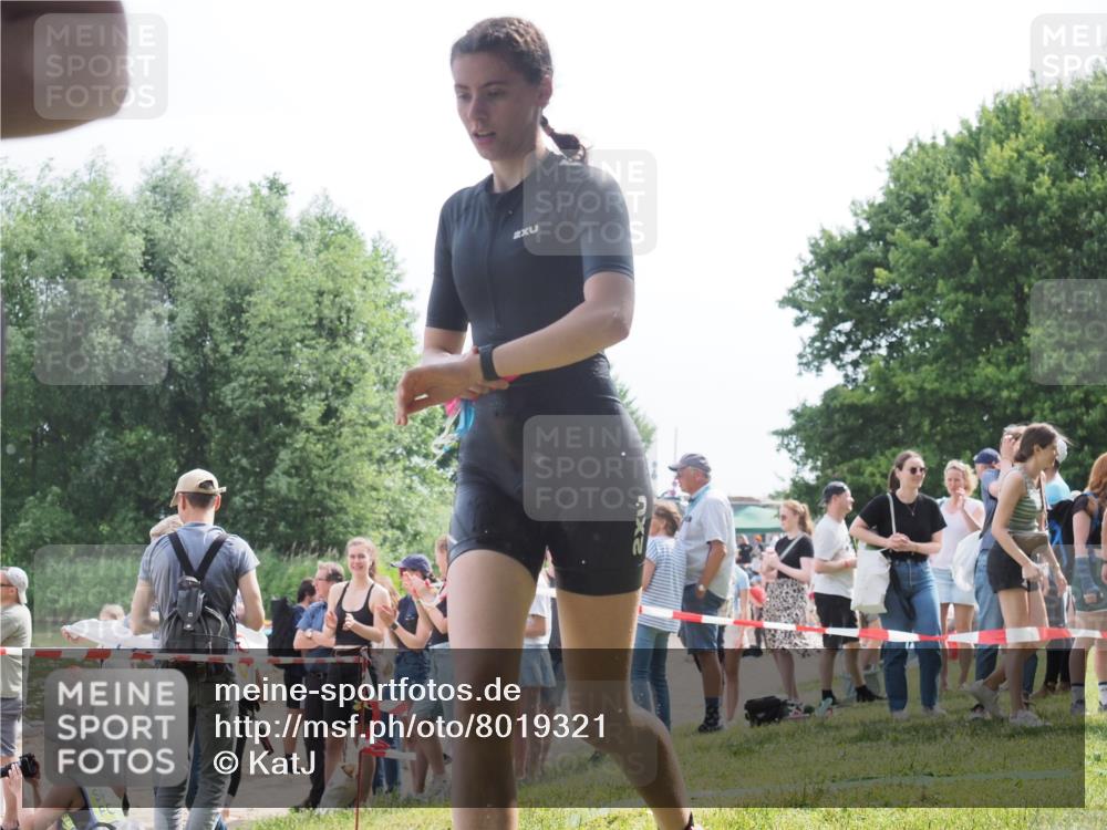 15.06.2025 - 27. Vierlanden-Triathlon KatJ http://msf.ph/oto/8019321 15.06.2025 10:18:38 Schwimmen 495, 533, 621, 628 meine-sportfotos.de