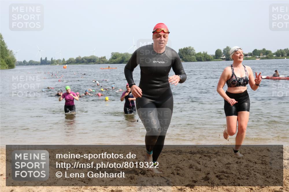 15.06.2025 - 27. Vierlanden-Triathlon Lena Gebhardt http://msf.ph/oto/8019322 15.06.2025 10:17:07 Schwimmen 471, 479, 510, 556, 567, 575, 581, 602, 610 meine-sportfotos.de