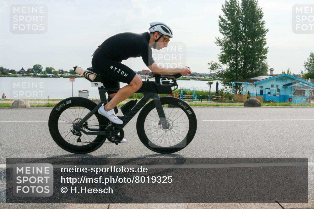 15.06.2025 - 27. Vierlanden-Triathlon H.Heesch http://msf.ph/oto/8019325 15.06.2025 09:37:35 Radfahren 16, 25, 133, 207 meine-sportfotos.de