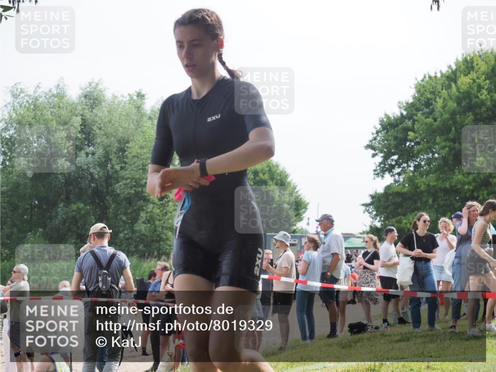 15.06.2025 - 27. Vierlanden-Triathlon KatJ http://msf.ph/oto/8019329 15.06.2025 10:18:38 Schwimmen 495, 533, 621, 628 meine-sportfotos.de