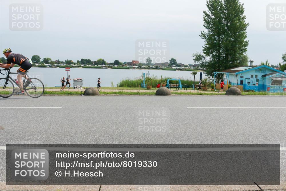 15.06.2025 - 27. Vierlanden-Triathlon H.Heesch http://msf.ph/oto/8019330 15.06.2025 11:16:02 Radfahren 102, 820, 860 meine-sportfotos.de