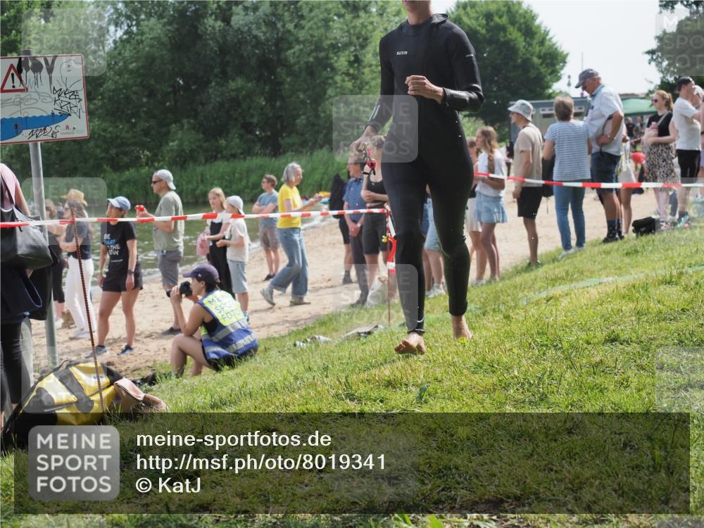 15.06.2025 - 27. Vierlanden-Triathlon KatJ http://msf.ph/oto/8019341 15.06.2025 10:18:49 Schwimmen 536 meine-sportfotos.de