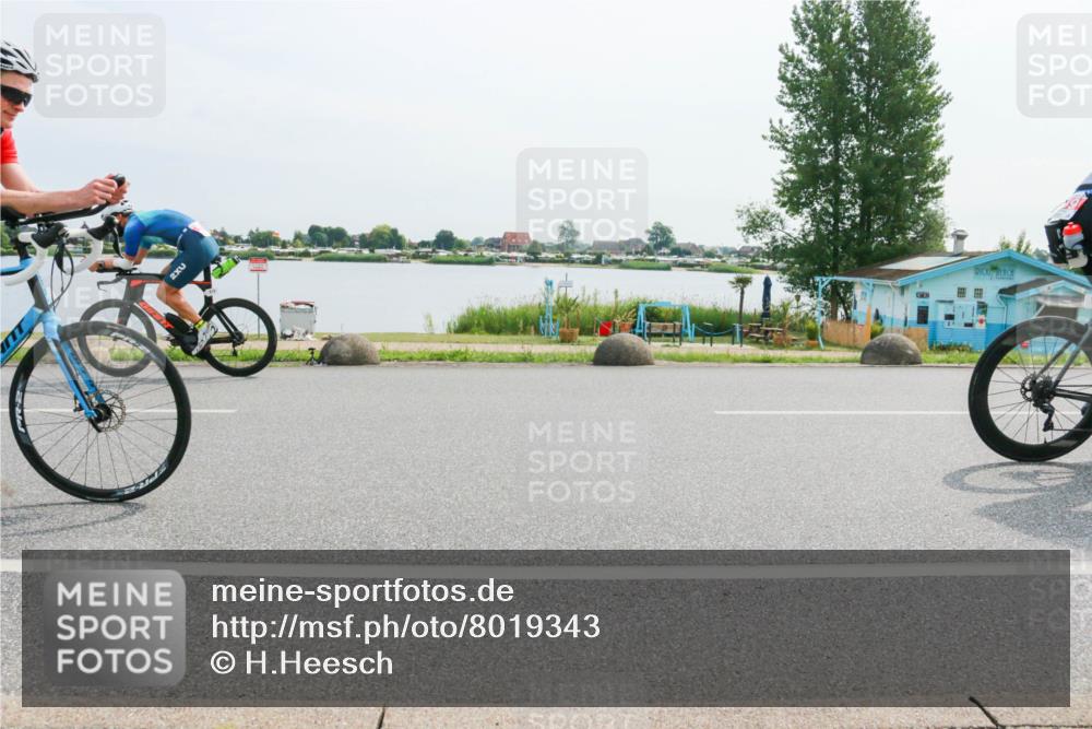 15.06.2025 - 27. Vierlanden-Triathlon H.Heesch http://msf.ph/oto/8019343 15.06.2025 10:22:19 Radfahren 39, 54, 73, 82, 113, 149, 207, 466, 612, 618 meine-sportfotos.de