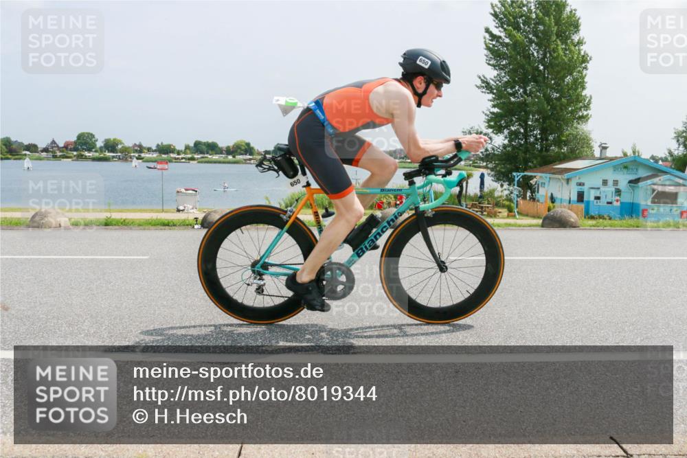 21.06.2025 - 27. Vierlanden-Triathlon H.Heesch http://msf.ph/oto/8019344 15.06.2025 12:00:51 Radfahren 650, 745, 929 meine-sportfotos.de
