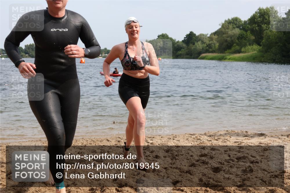15.06.2025 - 27. Vierlanden-Triathlon Lena Gebhardt http://msf.ph/oto/8019345 15.06.2025 10:17:08 Schwimmen 471, 479, 510, 556, 567, 575, 581, 602, 610 meine-sportfotos.de