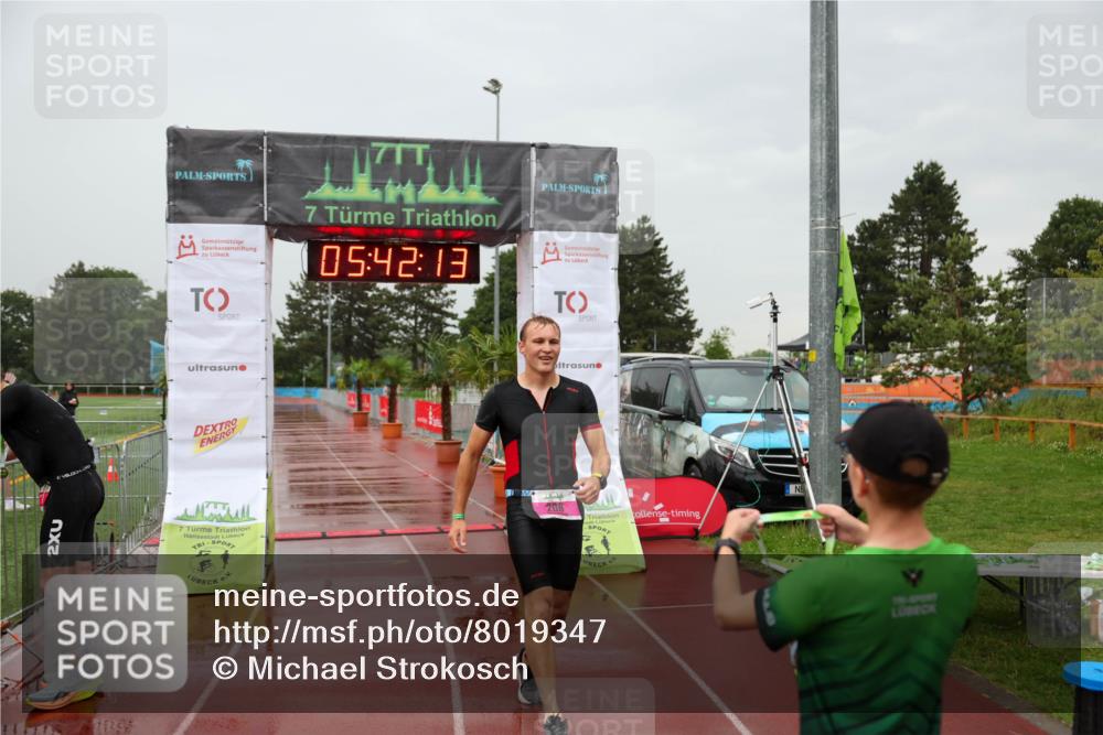 15.06.2025 - 7 Türme Triathlon Michael Strokosch http://msf.ph/oto/8019347 15.06.2025 15:42:12 Ziel 208 meine-sportfotos.de
