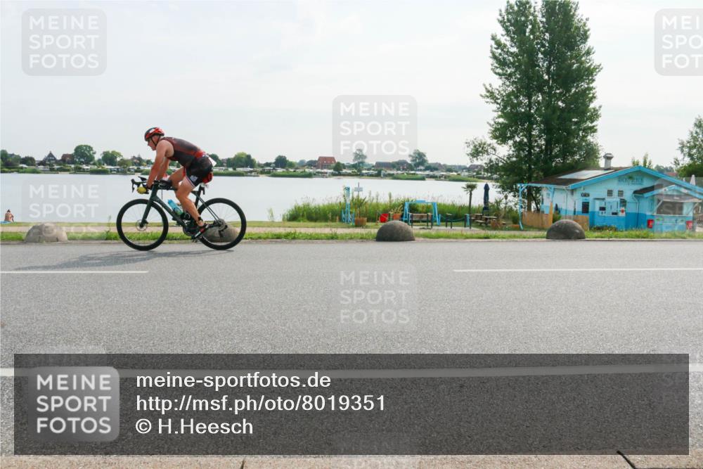 15.06.2025 - 27. Vierlanden-Triathlon H.Heesch http://msf.ph/oto/8019351 15.06.2025 09:37:42 Radfahren 32, 157, 174 meine-sportfotos.de