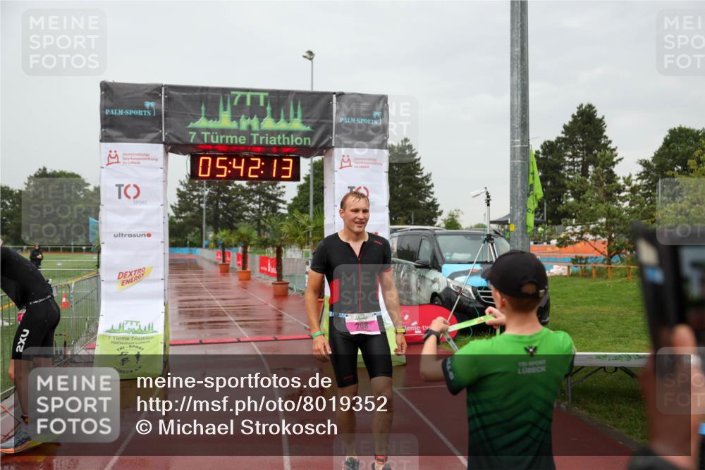 15.06.2025 - 7 Türme Triathlon Michael Strokosch http://msf.ph/oto/8019352 15.06.2025 15:42:13 Ziel 208 meine-sportfotos.de