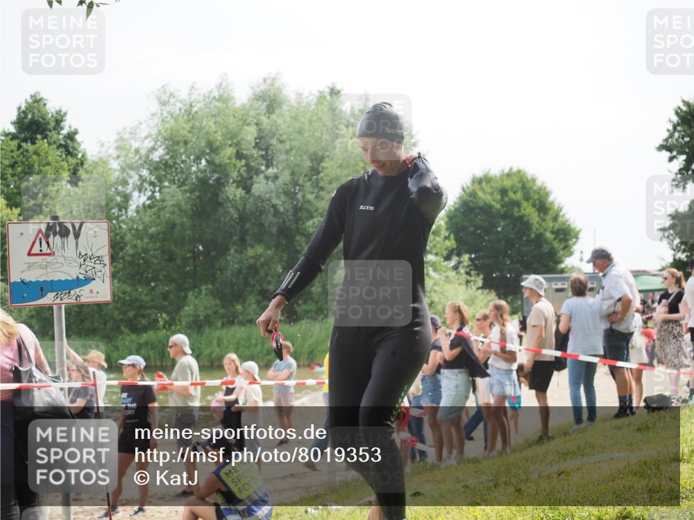 15.06.2025 - 27. Vierlanden-Triathlon KatJ http://msf.ph/oto/8019353 15.06.2025 10:18:49 Schwimmen 536 meine-sportfotos.de