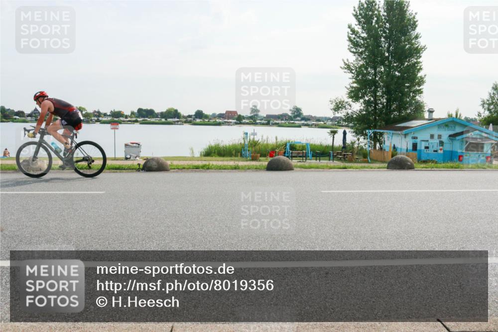15.06.2025 - 27. Vierlanden-Triathlon H.Heesch http://msf.ph/oto/8019356 15.06.2025 09:37:42 Radfahren 32, 157, 174 meine-sportfotos.de