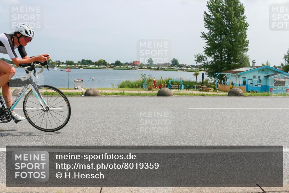 21.06.2025 - 27. Vierlanden-Triathlon H.Heesch http://msf.ph/oto/8019359 15.06.2025 12:00:52 Radfahren 650, 745, 754, 929 meine-sportfotos.de